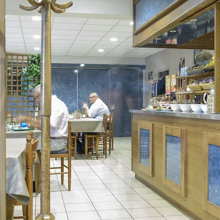 Le Chatard Отель